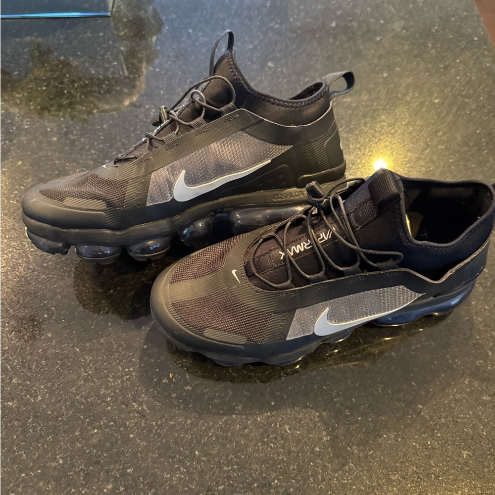 Nike Black and Gray Athletic Shoes